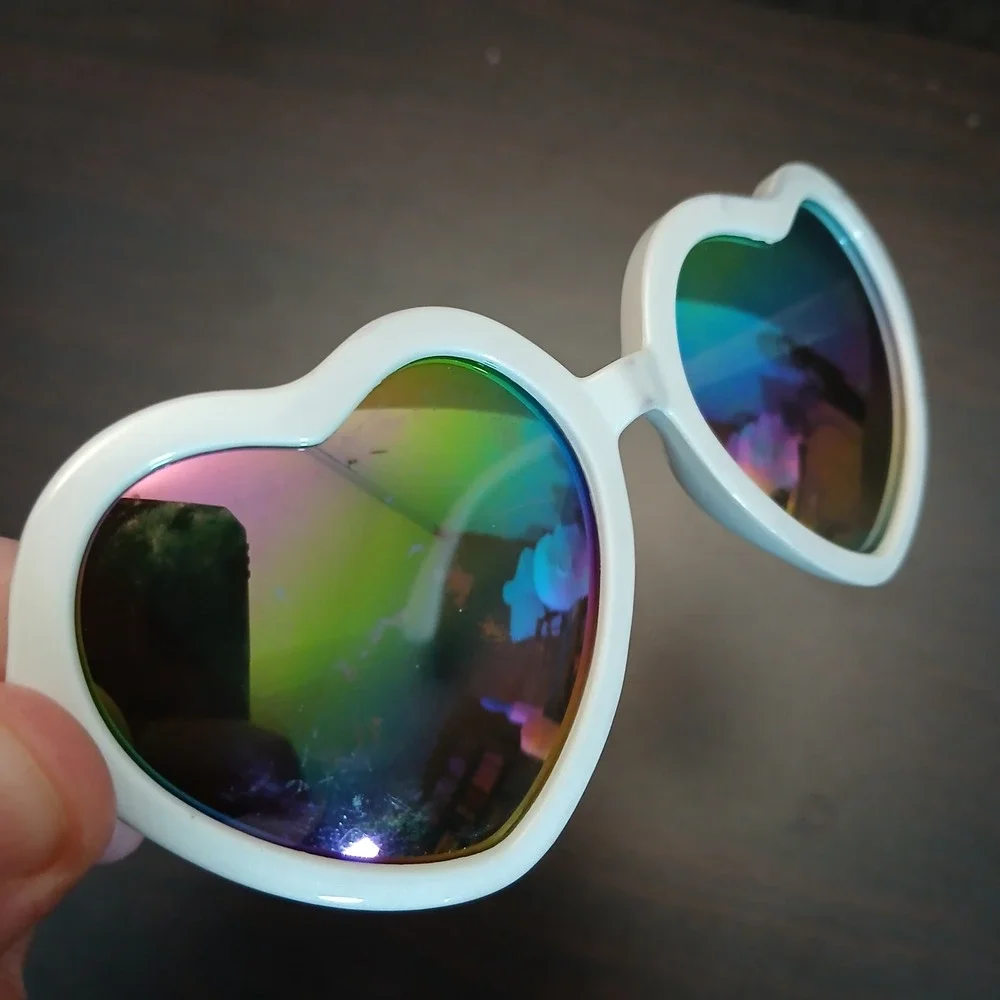 Panama Jack Kids heart Sunglasses holographic white lana del rey 2010s